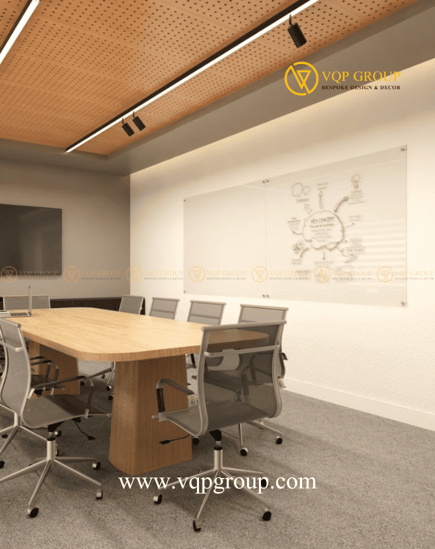 Góc nghiêng phòng họp với trần gỗ tiêu âm và bảng viết kính