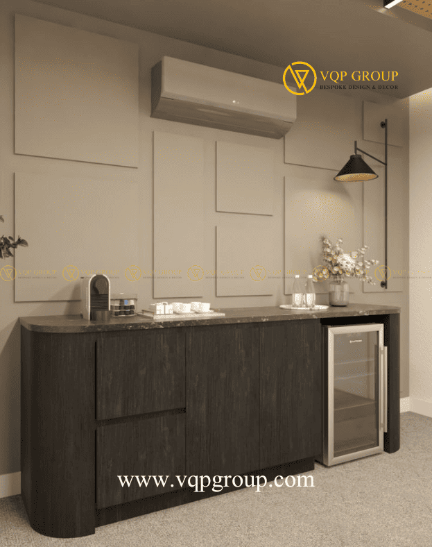 Pantry phòng họp hiện đại với tủ tối màu và trần gỗ tiêu âm