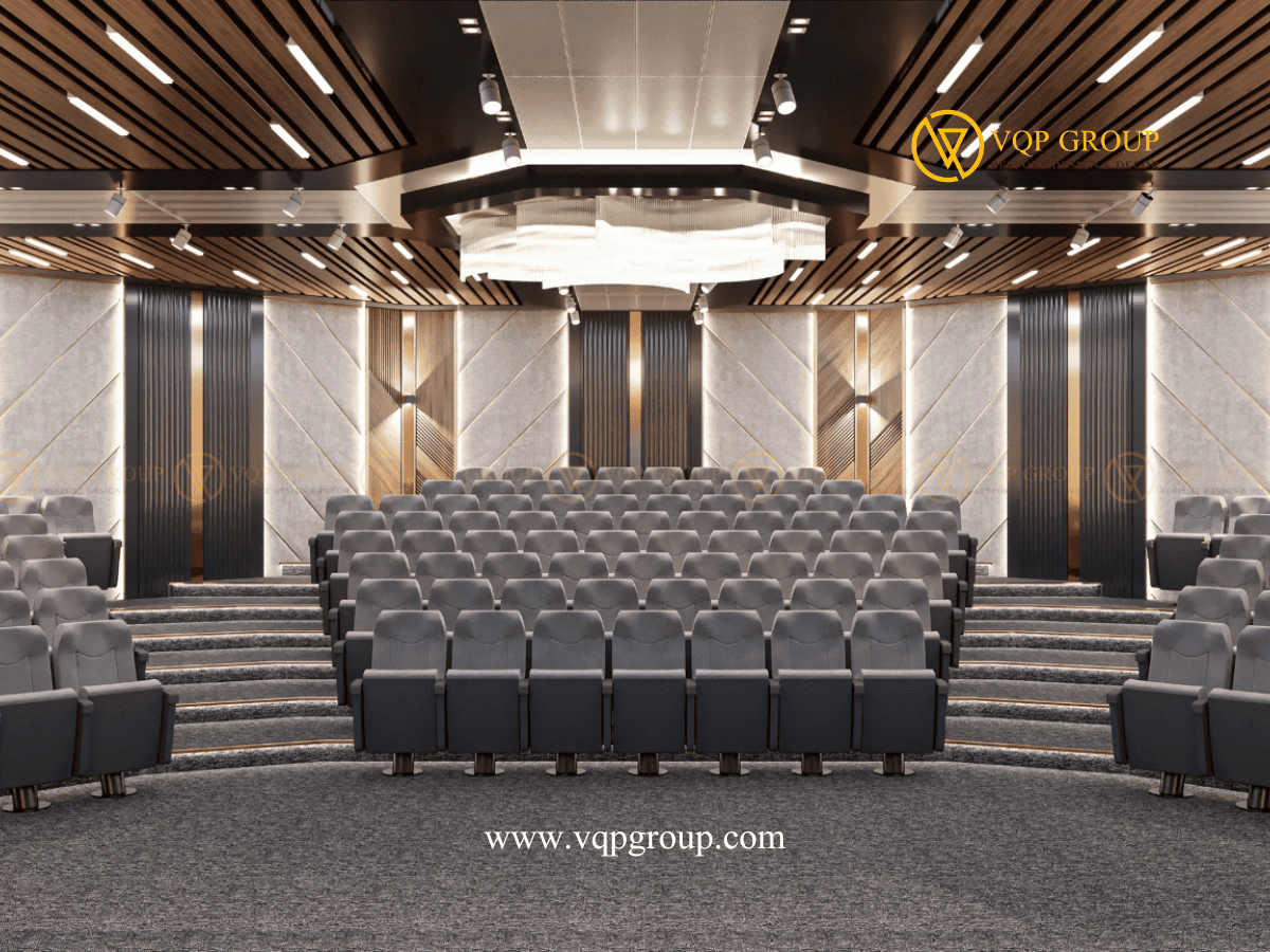 Khán phòng hội trường trường học Cầu Giấy nhìn từ sân khấu với ghế phân tầng