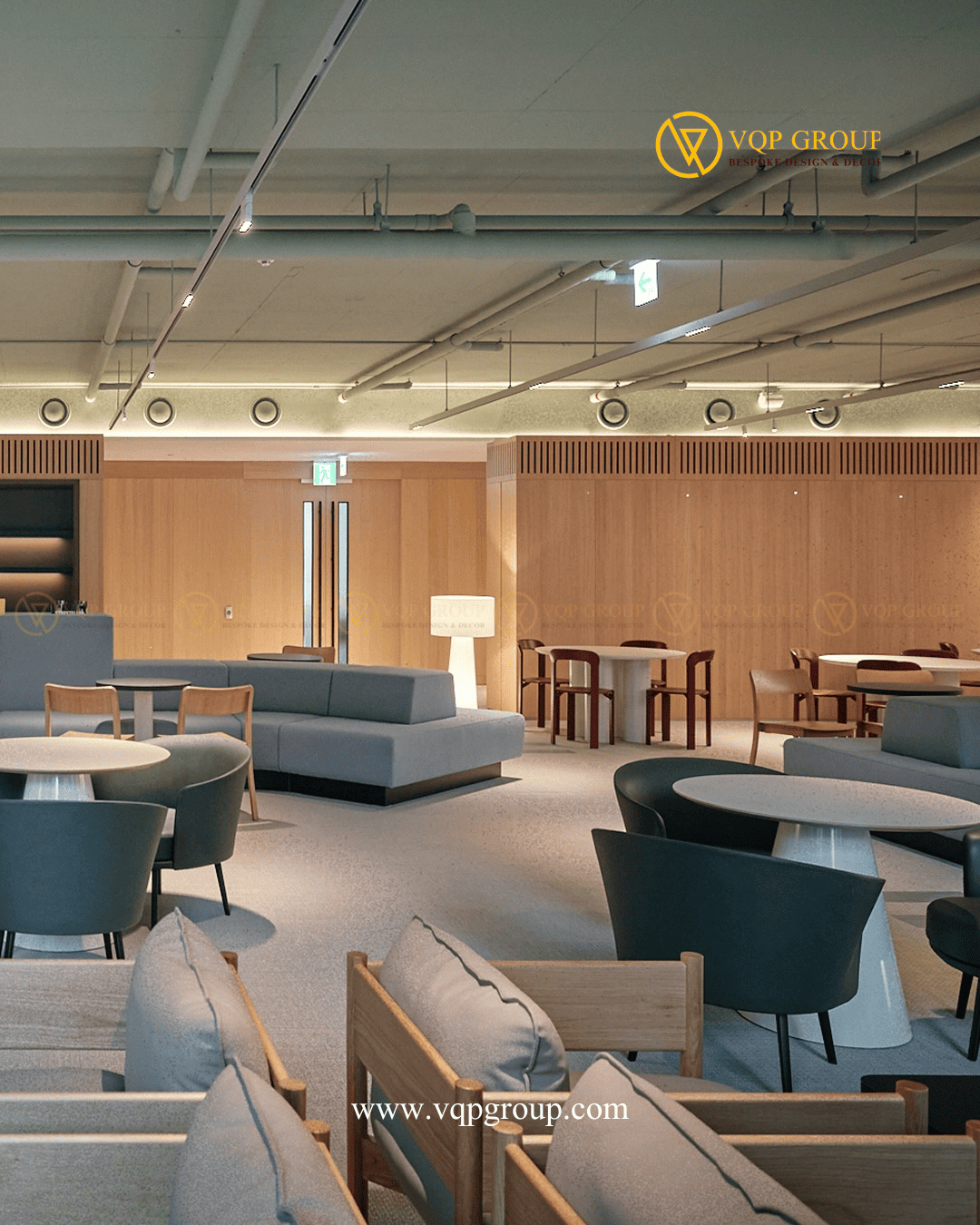 Khu vực lounge văn phòng với sofa và bàn nhỏ hỗ trợ kiểm soát âm thanh