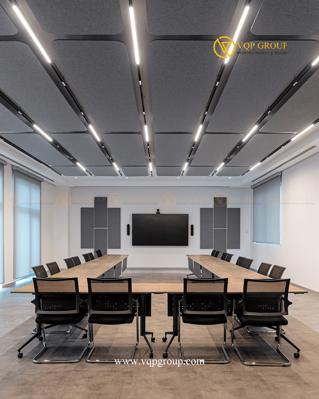 Phòng họp PET Acoustic Nam Từ Liêm Hà Nội với trần tiêu âm và bàn họp chữ U