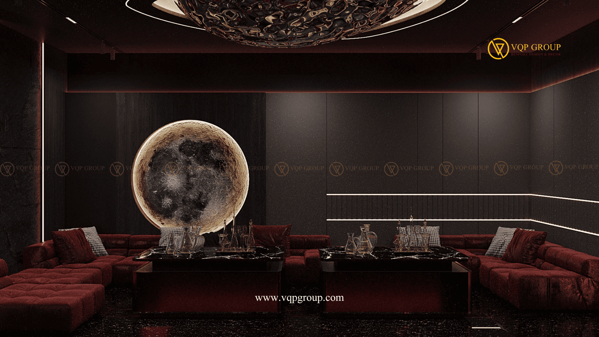 Tổng thể Private Karaoke Lounge StarLake với sofa đỏ và điểm nhấn nghệ thuật mặt trăng