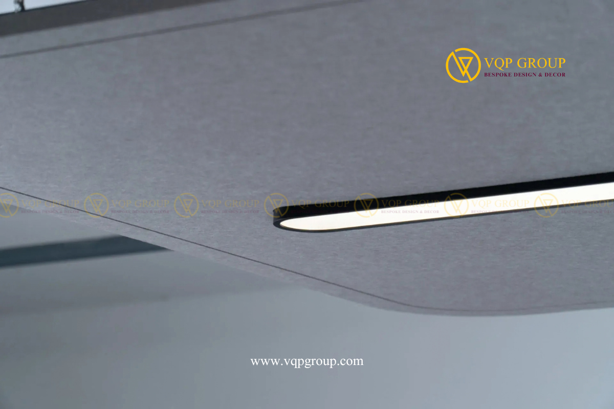 Ứng dụng tấm PET tiêu âm khổ lớn treo trần trong không gian làm việc