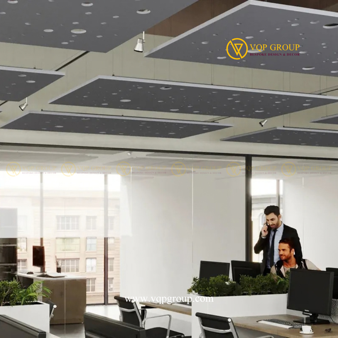 Cụm tấm tiêu âm PET Full Sheet Cloud màu xám treo độc lập phía trên bàn làm việc văn phòng