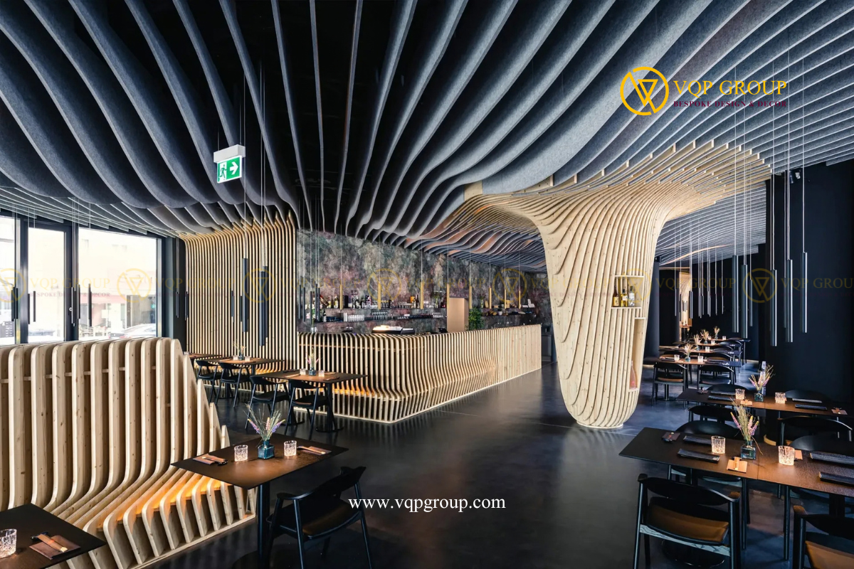 Hệ lam tạo hình sóng liên tục trên trần kết hợp đường cong chuyển tiếp xuống vách trong không gian nhà hàng