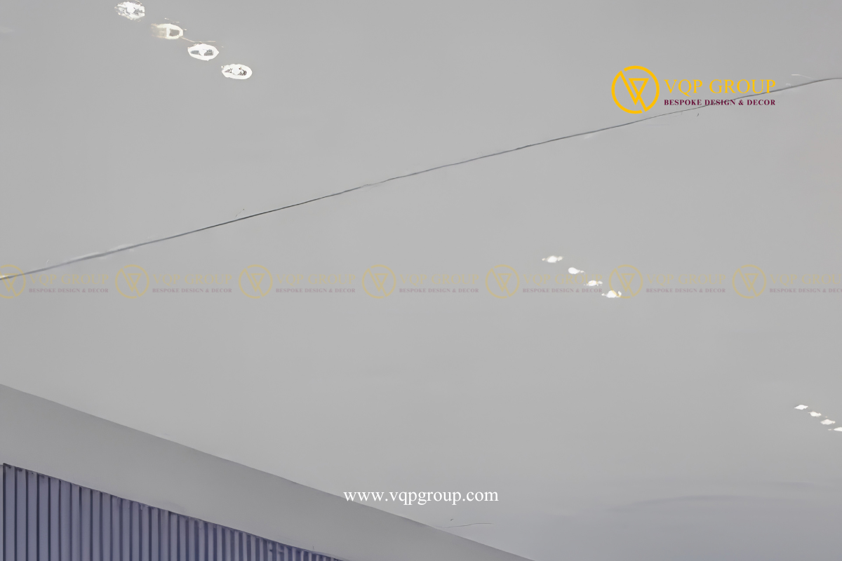 Hệ trần với các cụm đèn tập trung của giải pháp VQP-PET-C043