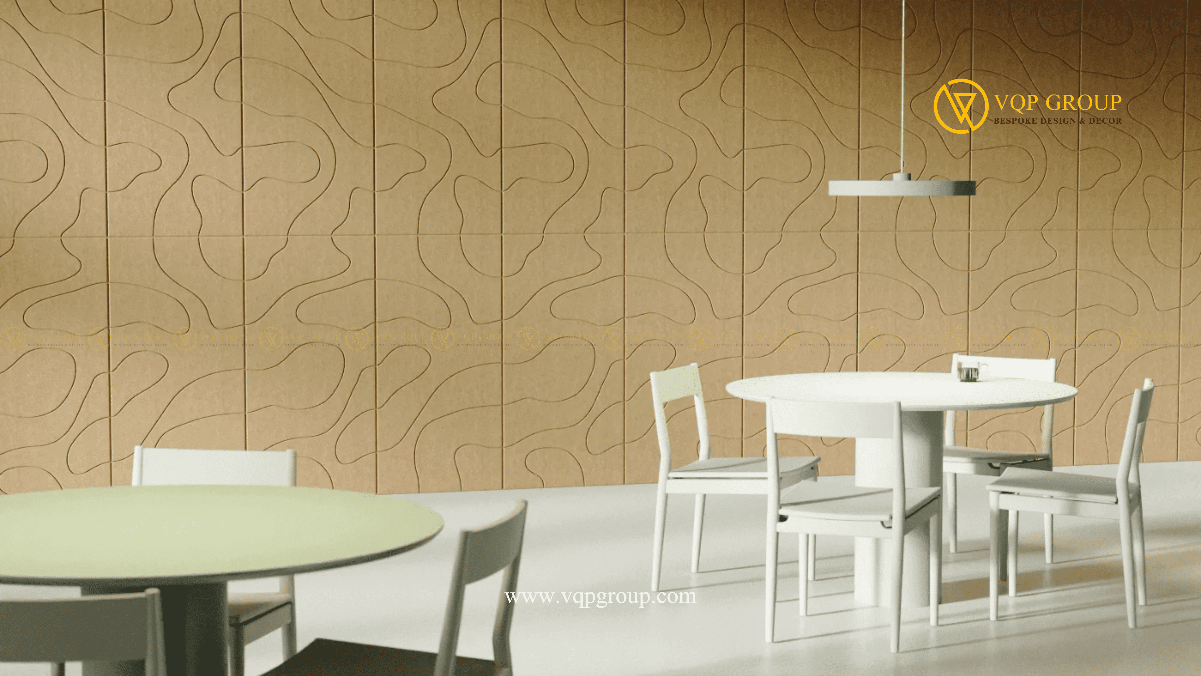Tấm PET Acoustic SPILL màu beige trong không gian bàn ghế chung