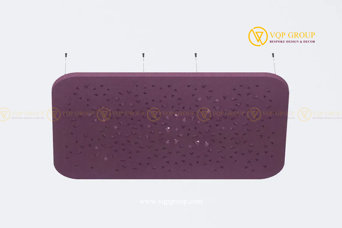 Tấm trần PET chữ nhật bo góc màu tím với họa tiết tam giác và hệ dây treo VQP-PET-C061